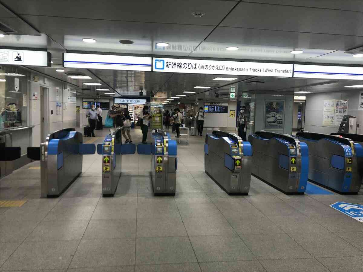 新横浜駅：新幹線西のりかえ口