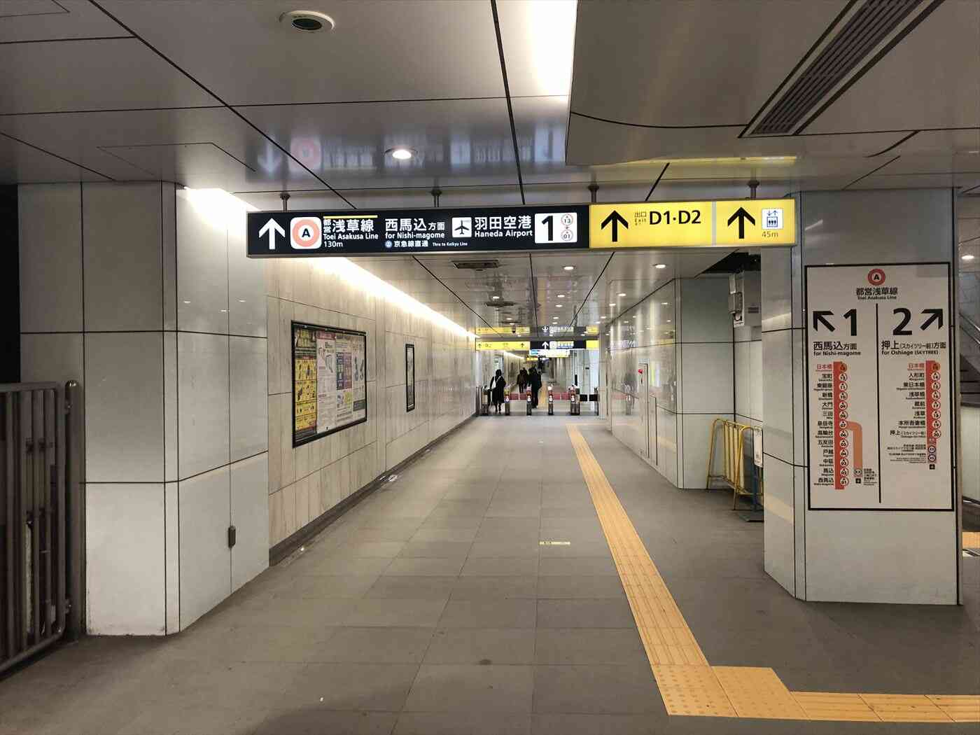 Ｄ１・Ｄ２出口方面通路（茅場町方面寄り突き当り）