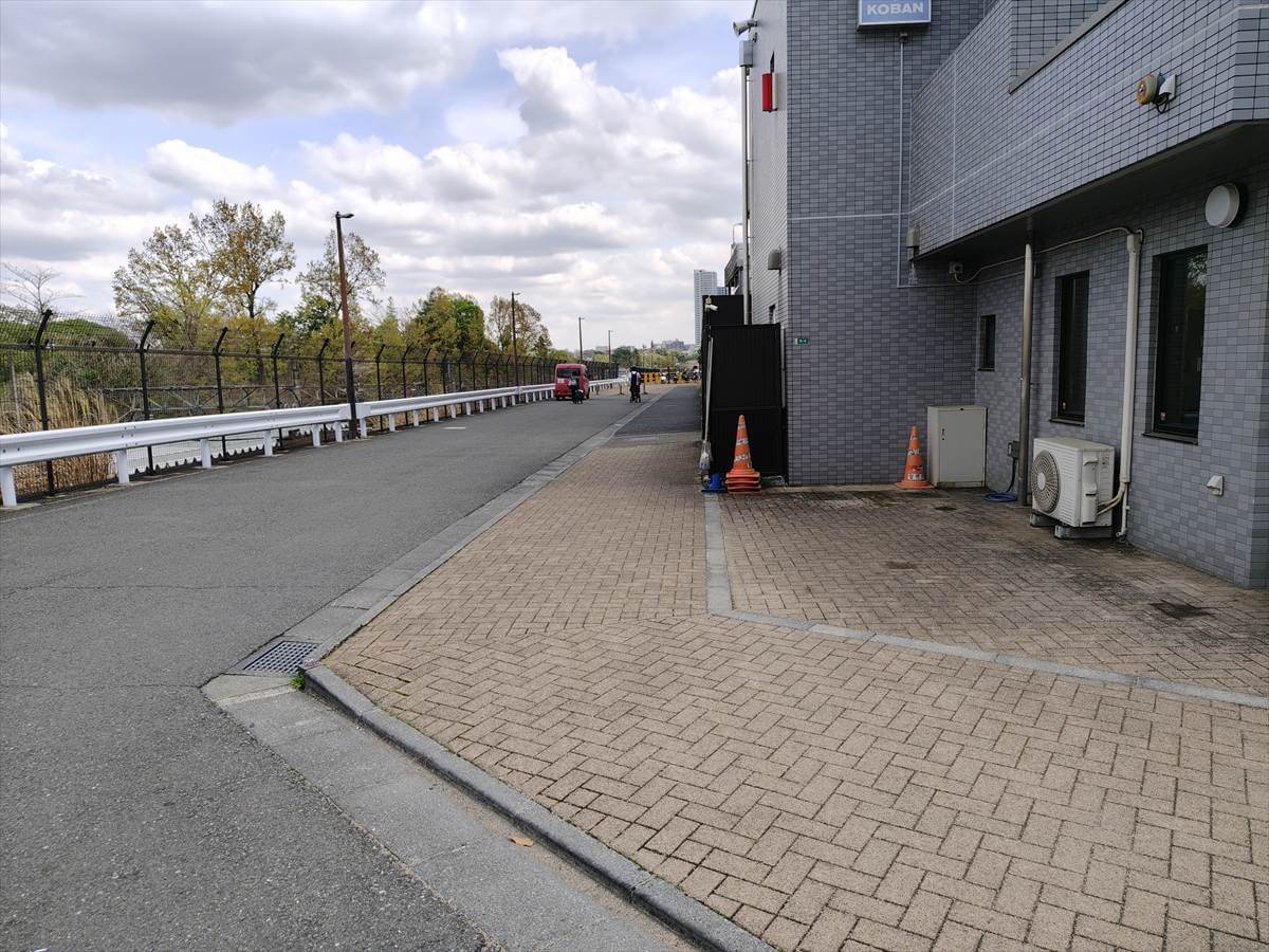 西国分寺駅東停留所方面への歩道
