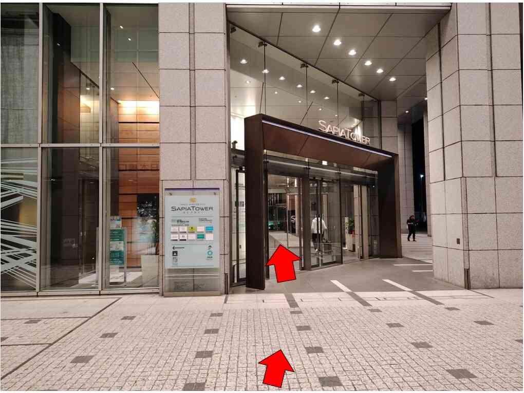 新幹線日本橋口を出たら、サピアタワー内へ入る
