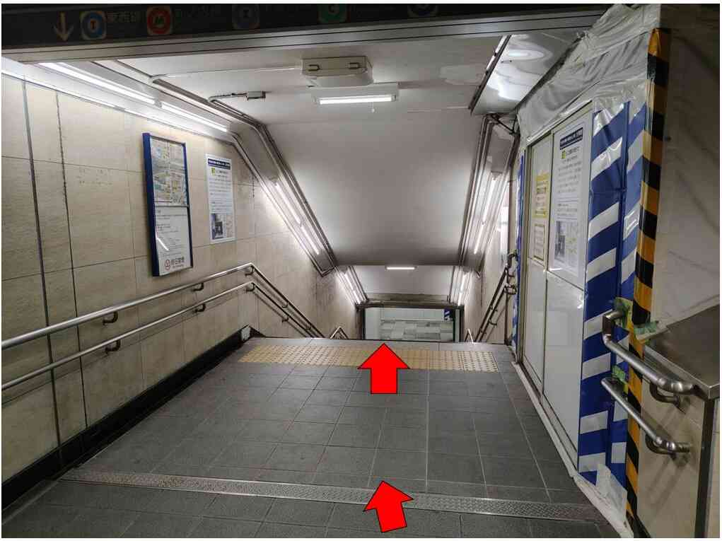 サピアタワーを出たら、まっすぐすすんで階段をおりる