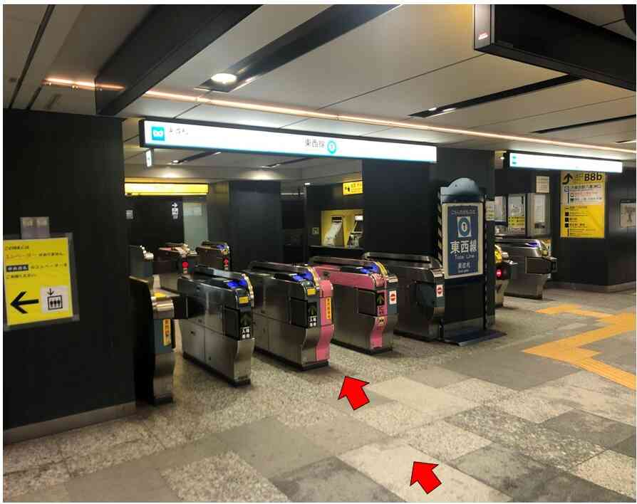 大手町駅：東改札前に到着