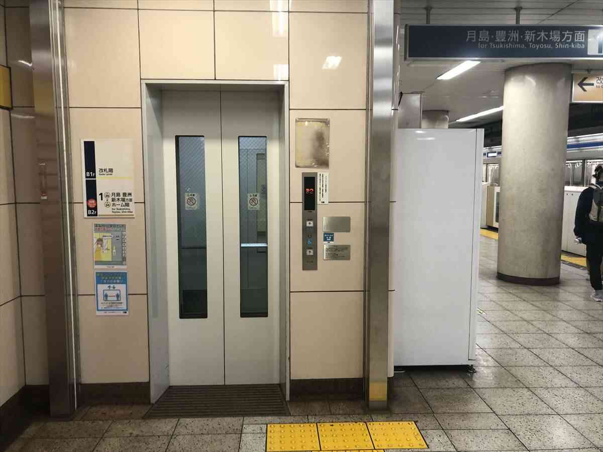 新富町駅：１番線エレベーター