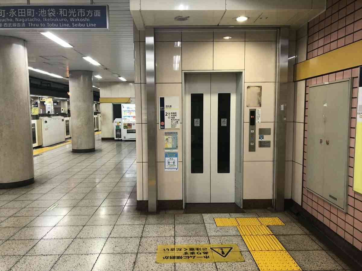 新富町駅：２番線エレベーター