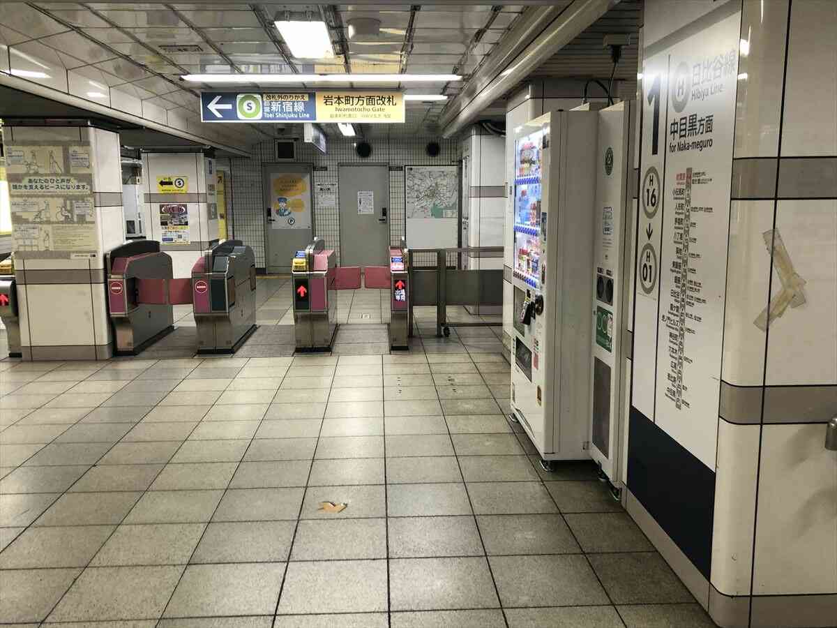 秋葉原駅：岩本町方面改札（１番線側）