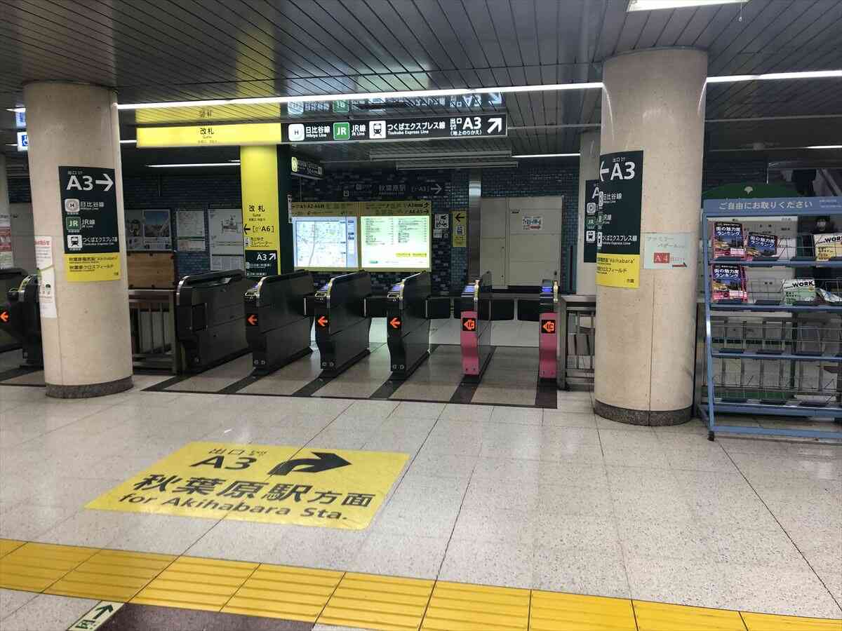 岩本町駅改札口