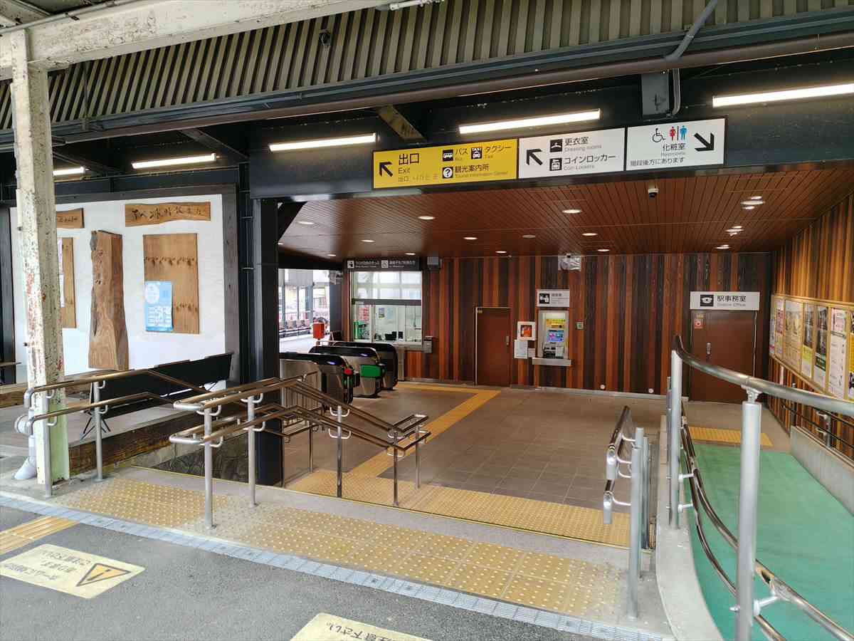 相模湖駅１番線ホーム：改札方面階段