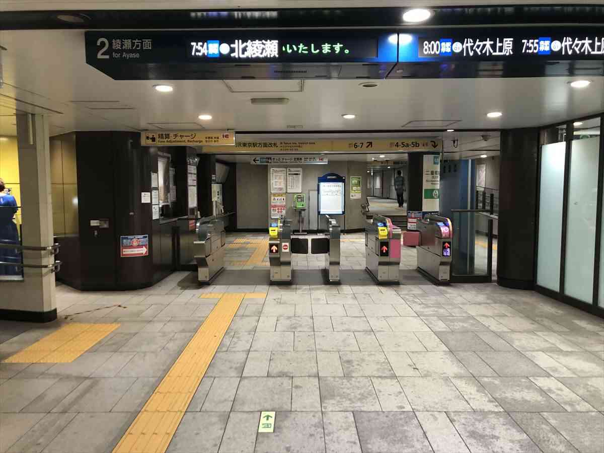 二重橋前駅:JR東京駅方面改札