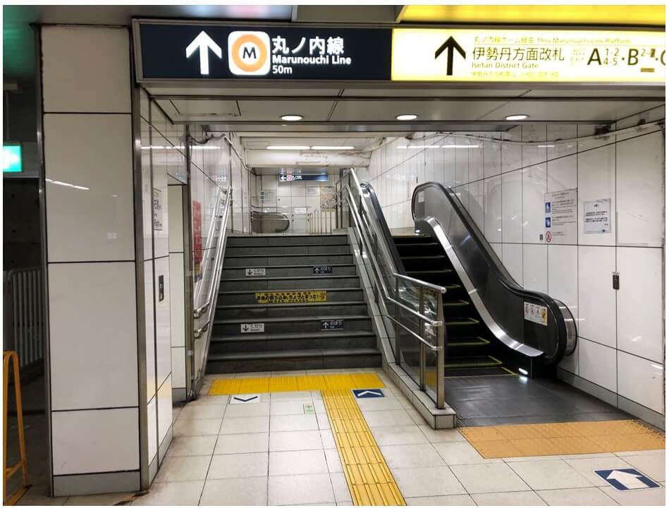 新宿三丁目駅副都心線ホーム：丸ノ内線方面階段・エスカレーター